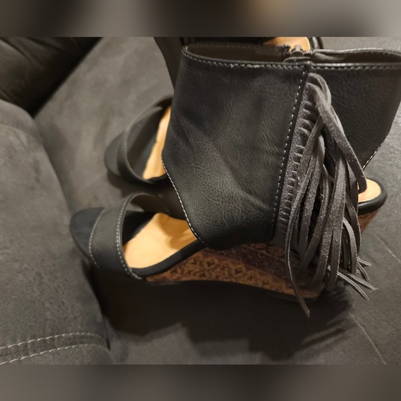RAMPAGE Aztec Cork Wedge sandals Leather Ankle Zipper fringe sz9.5 - Picture 5 of 9